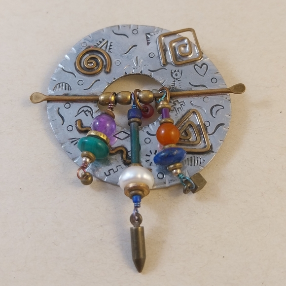 Artistic Circular Brooch with Beads - Picture 5 of 11